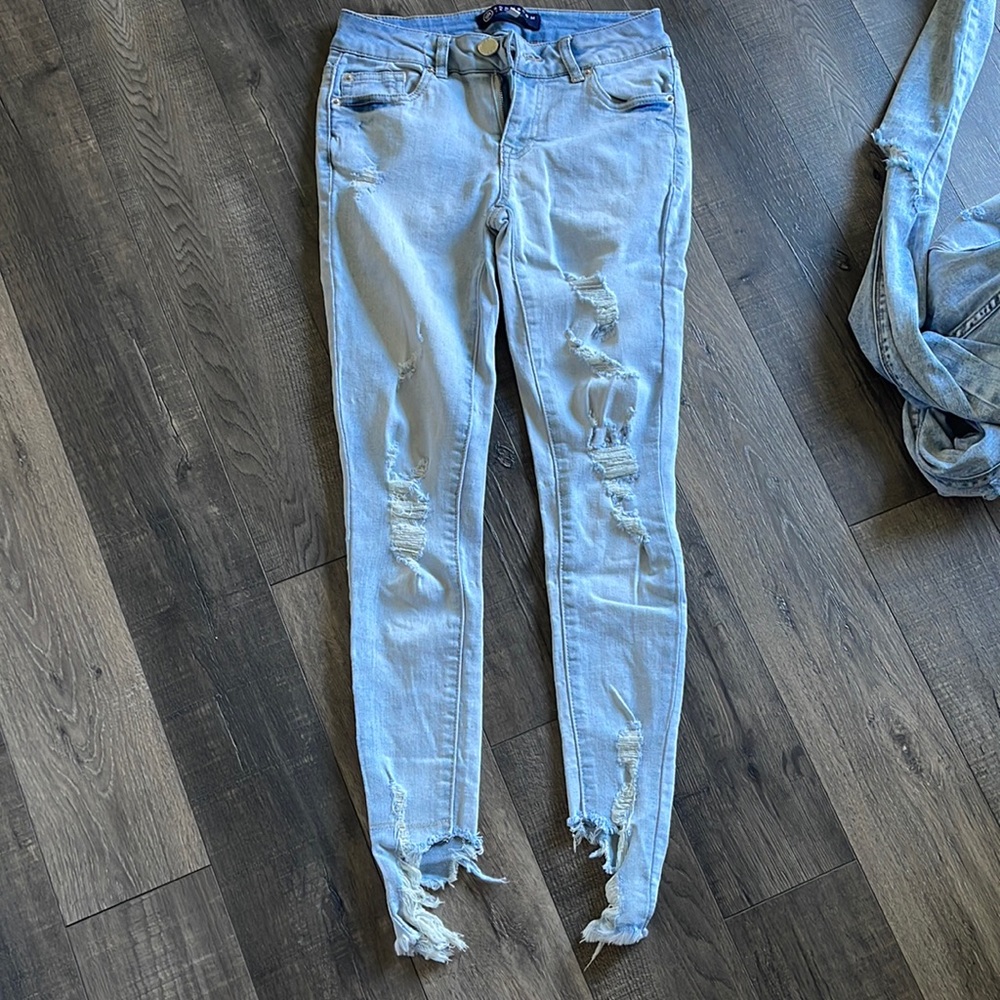 Worn couple times size 1 fashion nova jeans